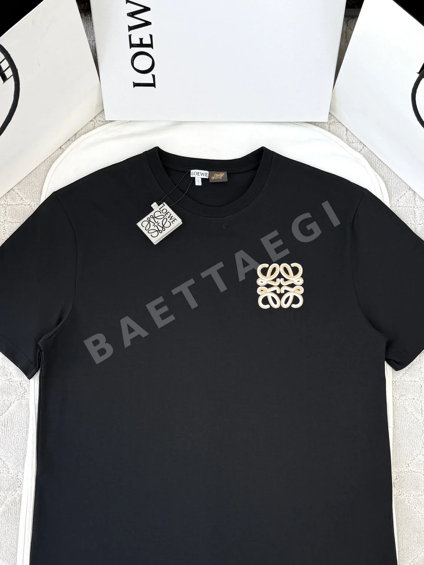 로에베 자수 로고 크루넥 반팔 티셔츠 상세 이미지 4