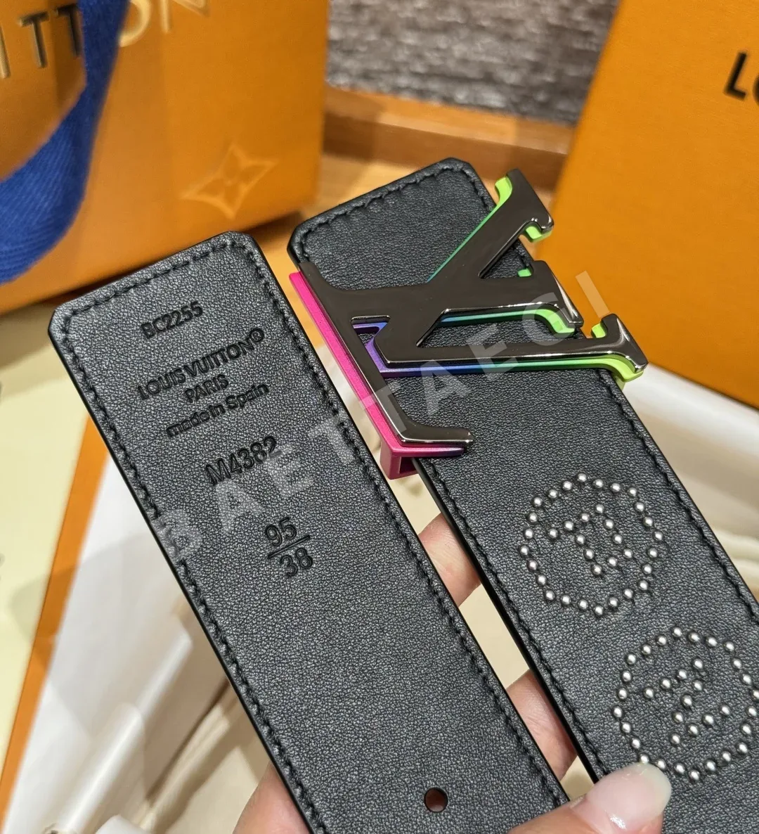 루이비통 디멘션 로커빌리 스터드 40mm 리버서블 벨트 상세 이미지 5