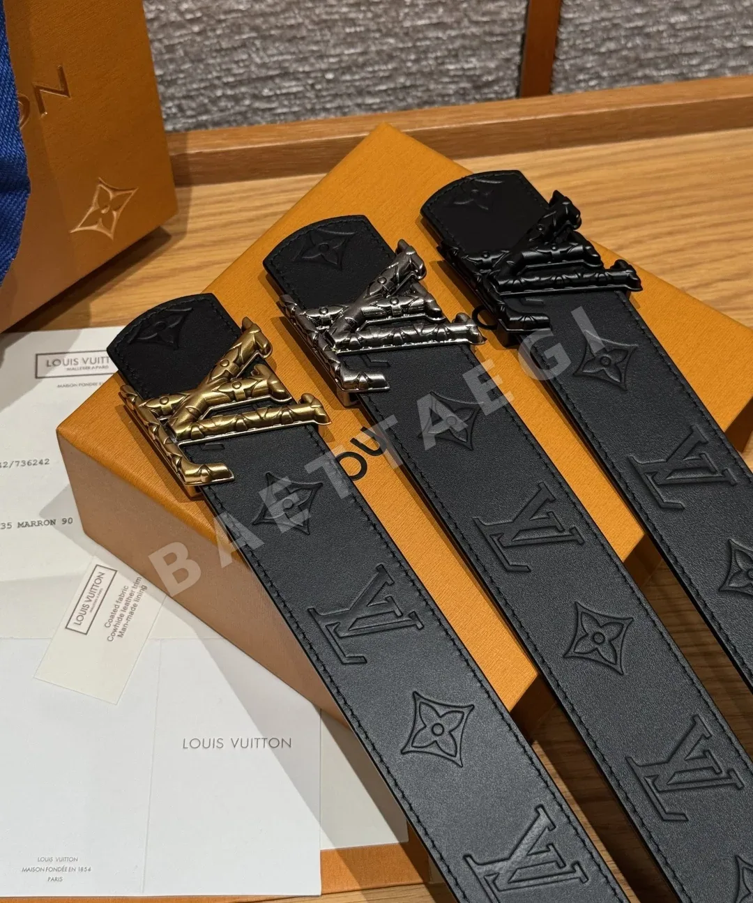 루이비통 모노그램 엠보싱 양면 가죽 벨트 상세 이미지 3