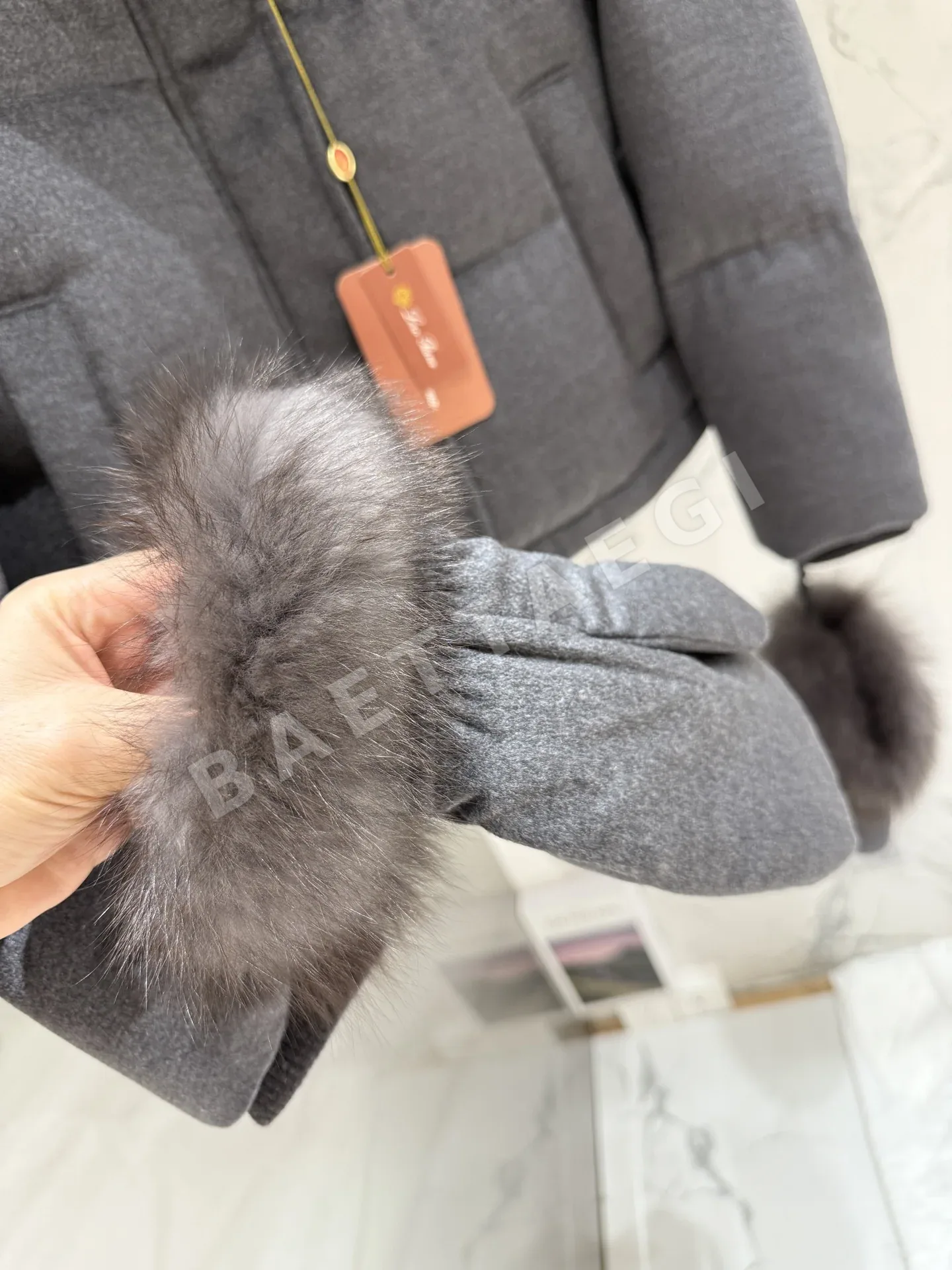 로로피아나 폭스퍼 캐시미어 여성 패딩 상세 이미지 6