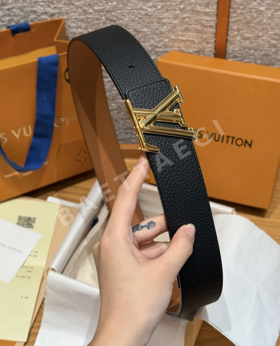 루이비통 TAURILLON 40mm 양면 가죽 벨트 상세 이미지 4