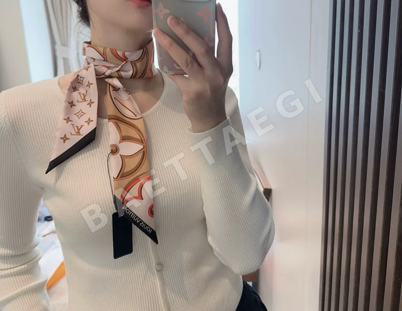 루이비통 흑백 네 잎 클로버 실크 스카프 146334