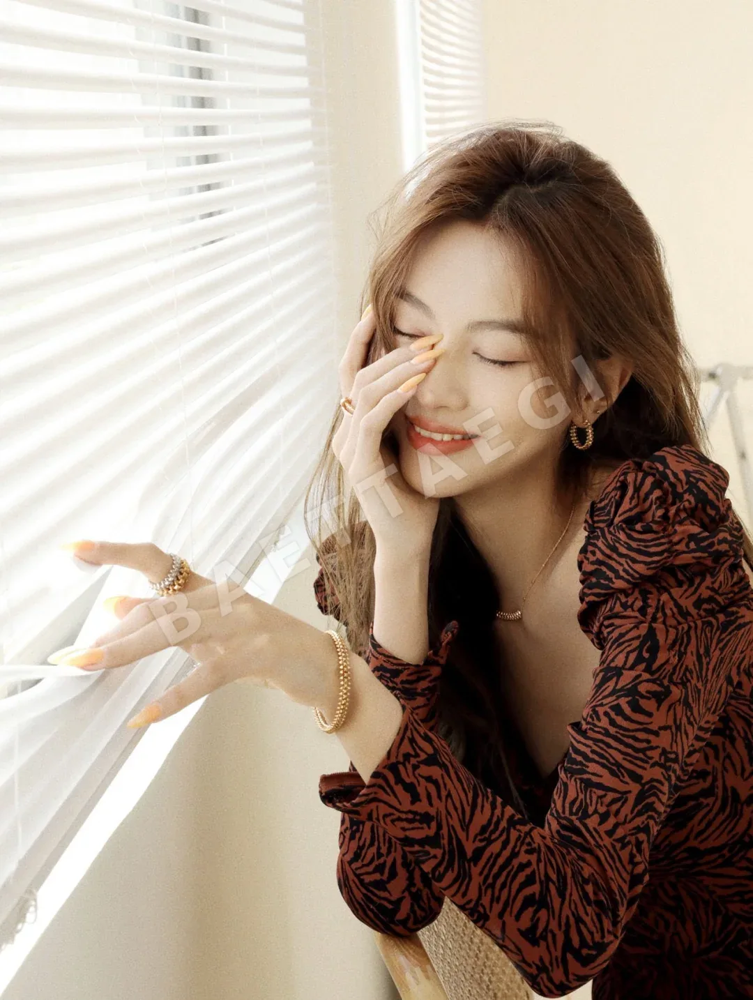 까르띠에 크래쉬 드 스터드 귀걸이 상세 이미지 2