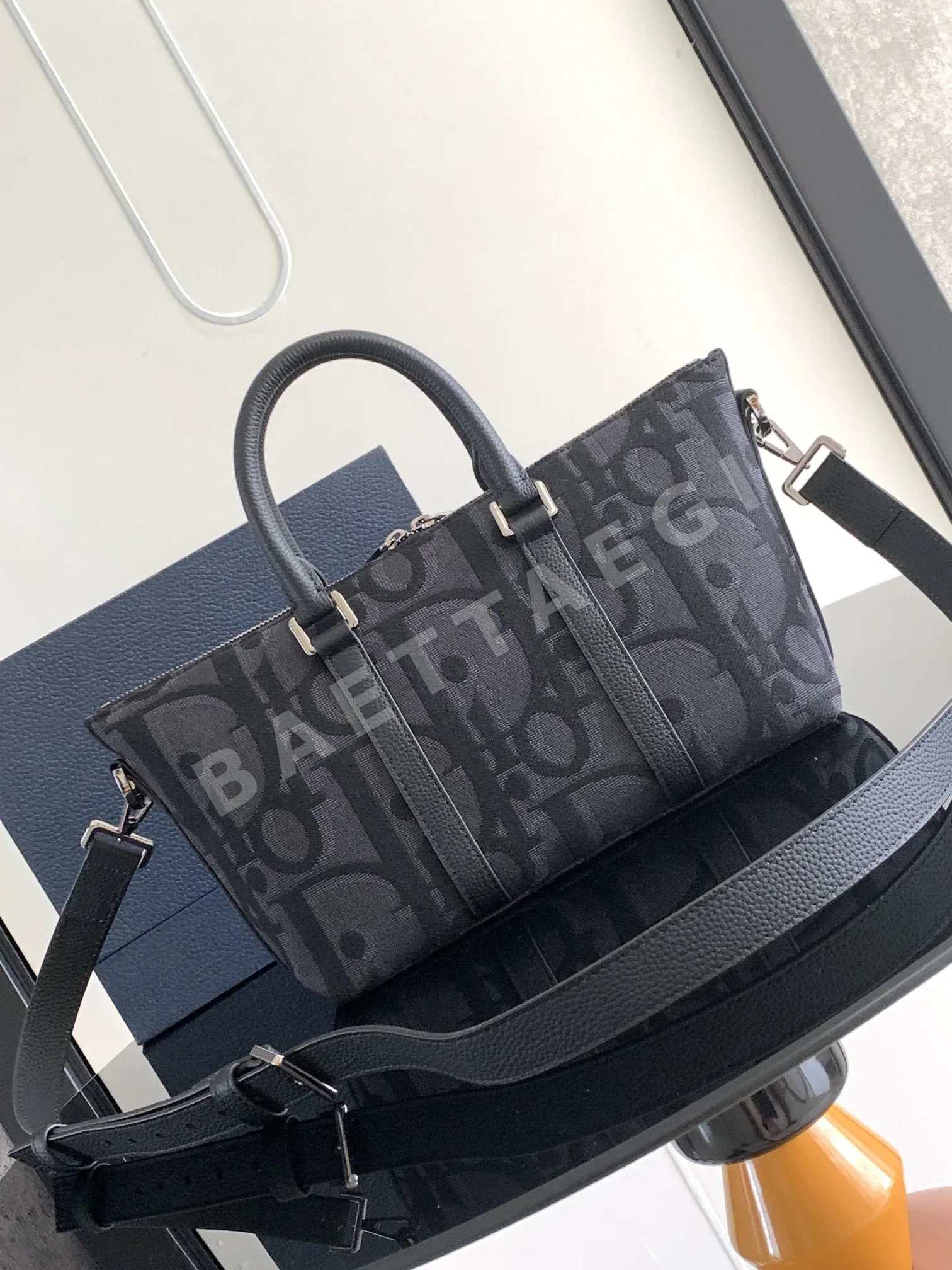 디올 오블리크 위크엔더 토트 가방 상세 이미지 3