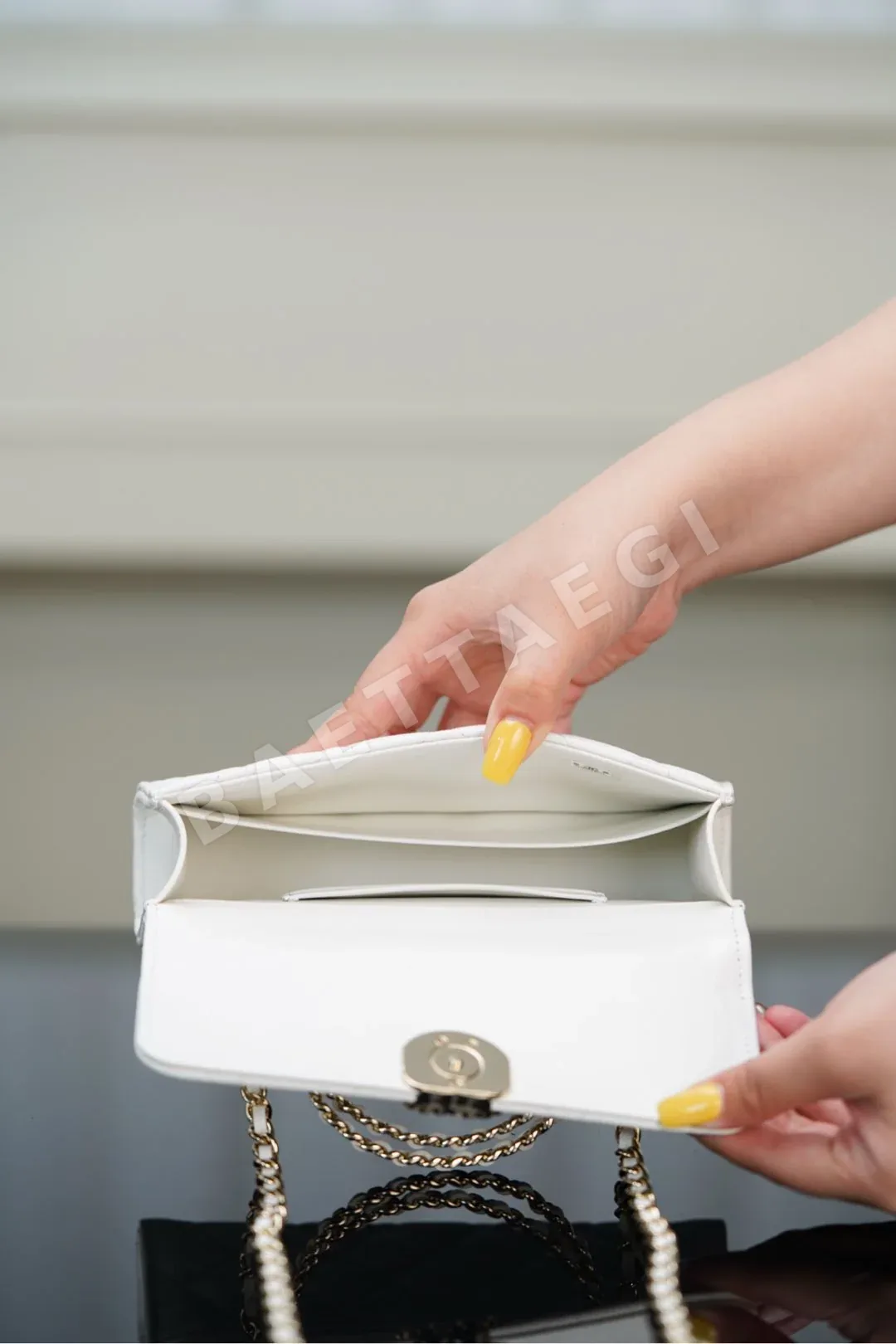 샤넬 라지 크로스핸들 가방 상세 이미지 8