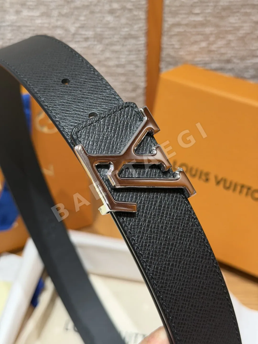 루이비통 리버시블 남성 소가죽 벨트 상세 이미지 4