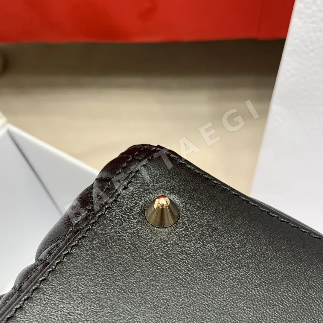 디올 레디 파이브 그리드 램스킨 숄더백 상세 이미지 5