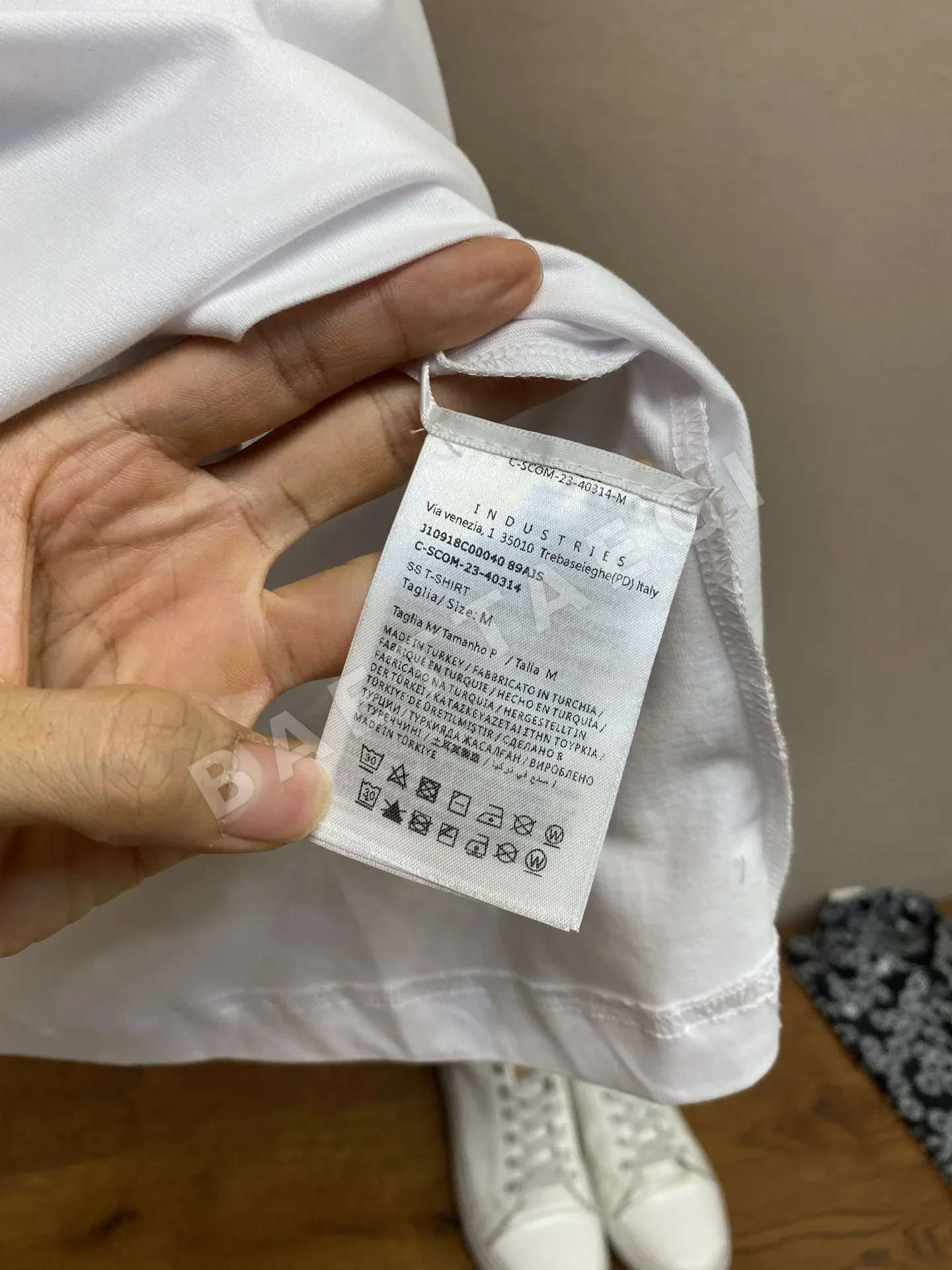 몽클레르 레터 배지 프린트 남성 반팔 티셔츠 상세 이미지 9