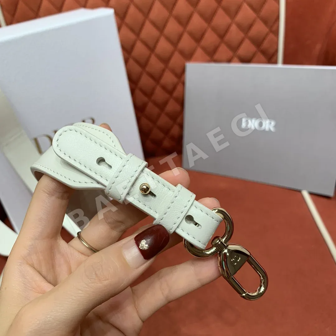 디올 레디 4 패널 시프스킨 밀크화이트 숄더백 상세 이미지 9