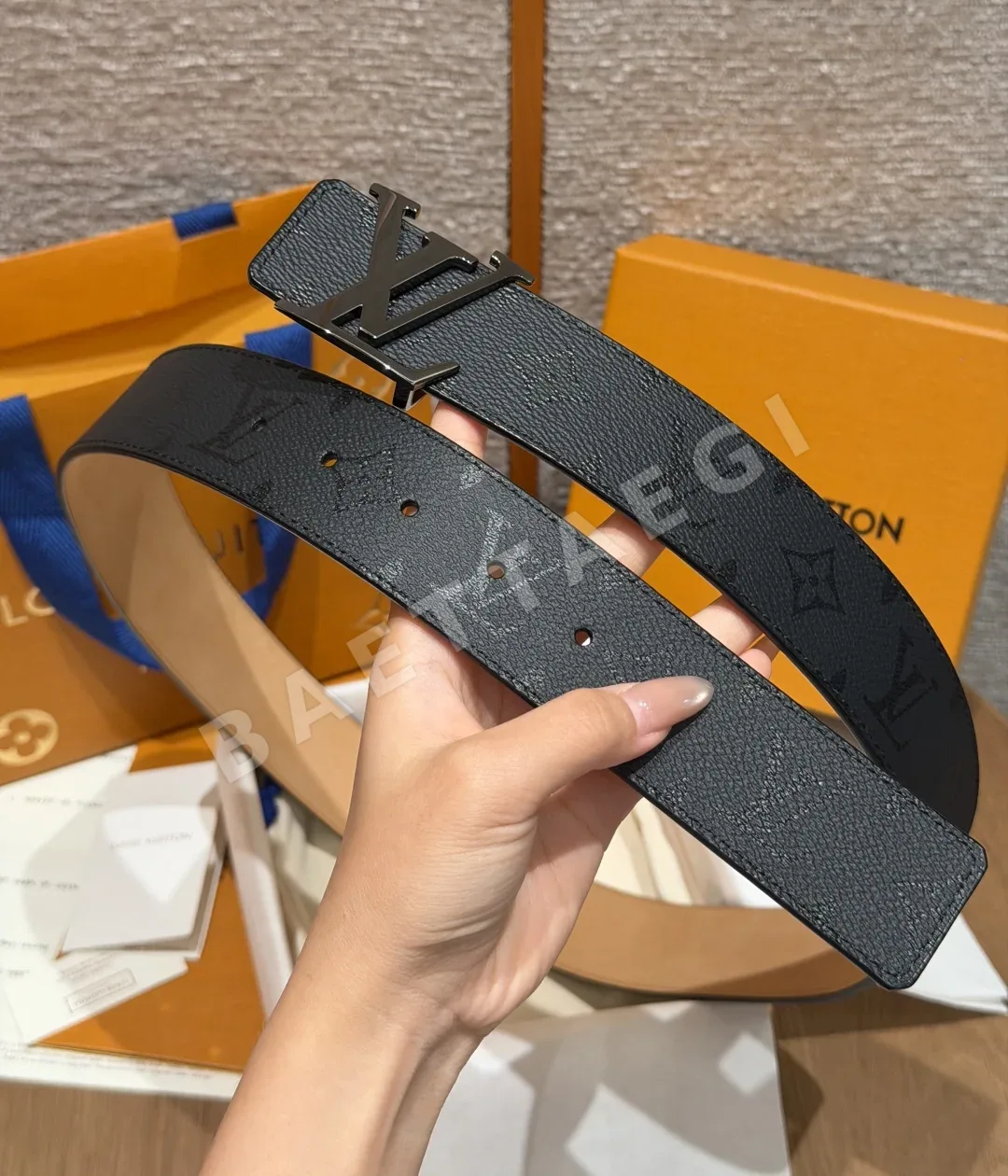 루이비통 이니셜 미드나이트 40mm 리버시블 벨트 상세 이미지 9