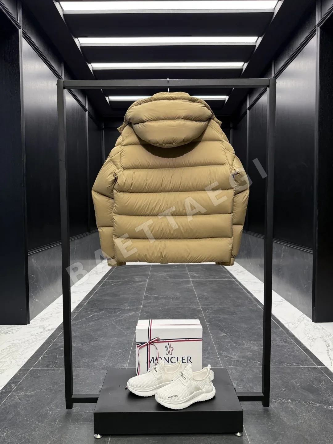 몽클레르 마야 후드 숏 패딩 상세 이미지 9