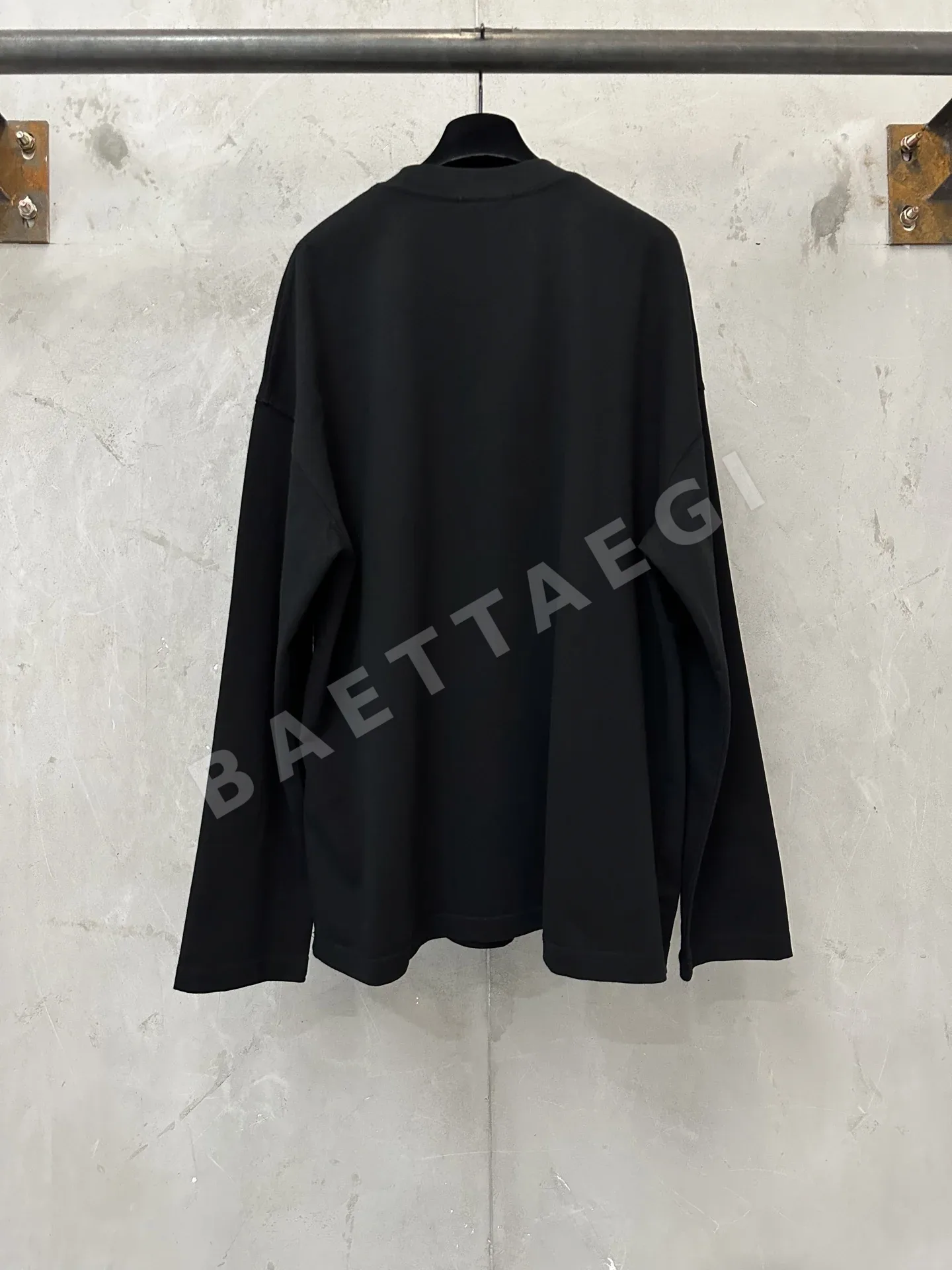 셀린느 개선문 마이크로프린트 자수 긴팔 티셔츠 상세 이미지 2