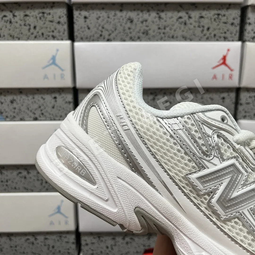 뉴발란스 [XY] 740v2 U740WM2 202064 New Balance 740v2 White Silver Reflection 상세 이미지 9