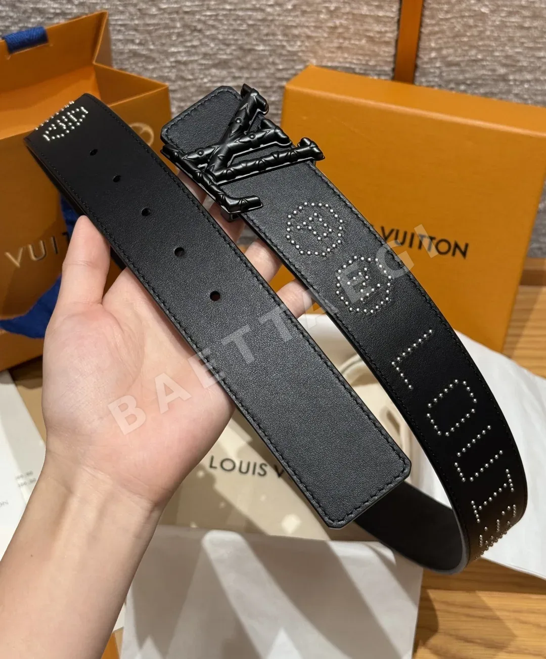 루이비통 디멘션 로커빌리 스터드 40mm 리버시블 벨트 상세 이미지 5