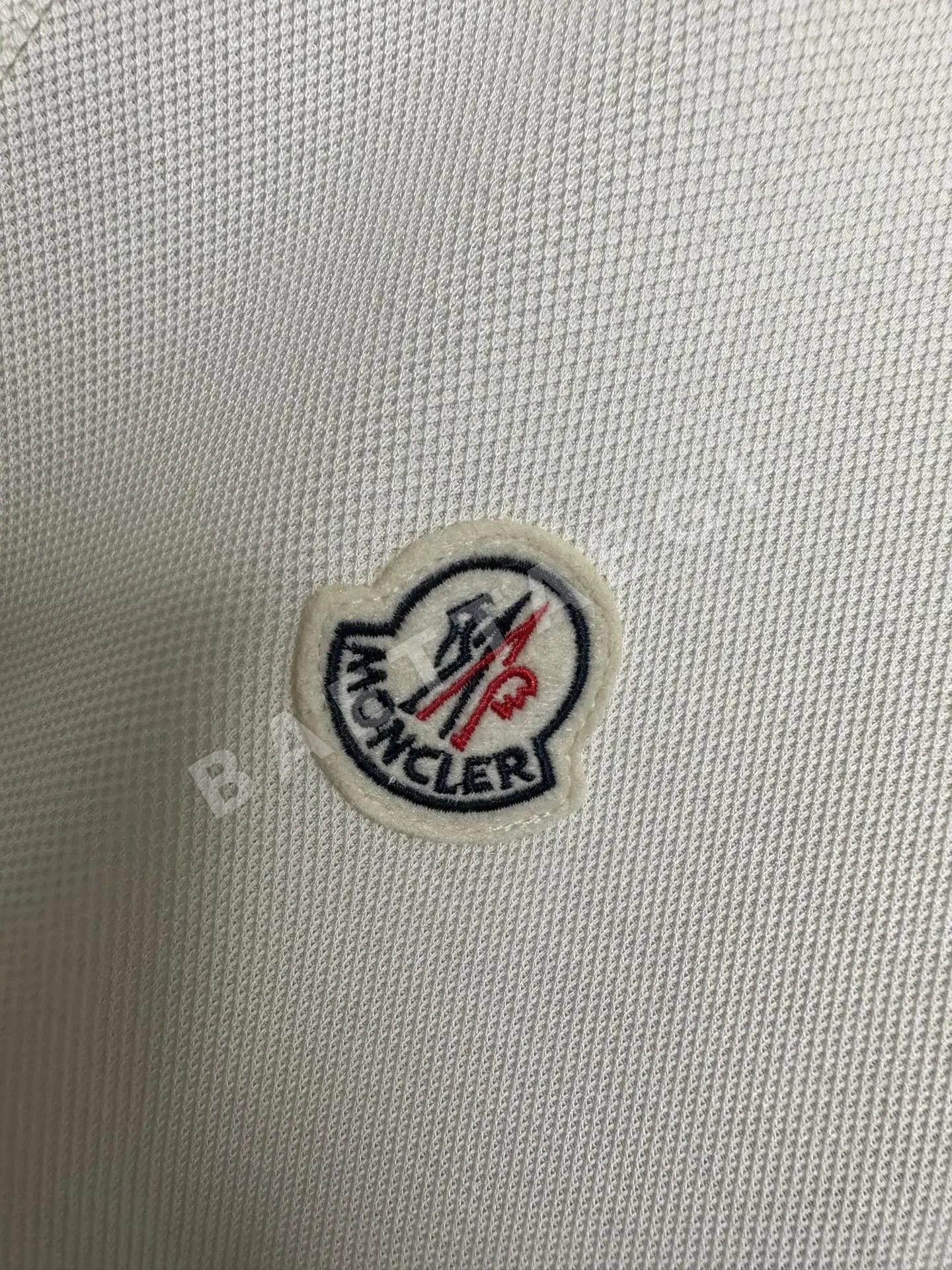 몽클레르 스트라이프 로고 패치 반팔 폴로셔츠 상세 이미지 7