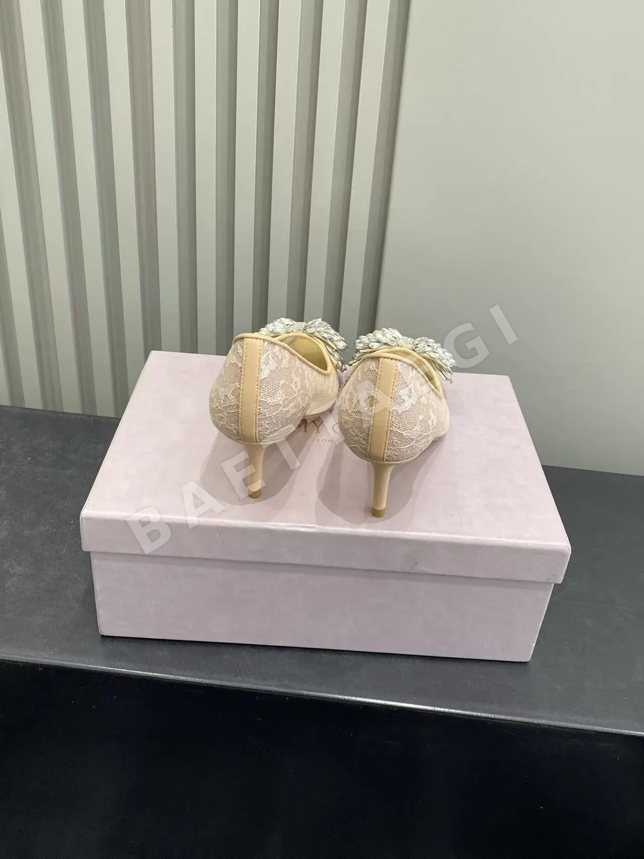 지미추 뉴 레이스 보우 라인스톤 하이힐 8129 상세 이미지 8