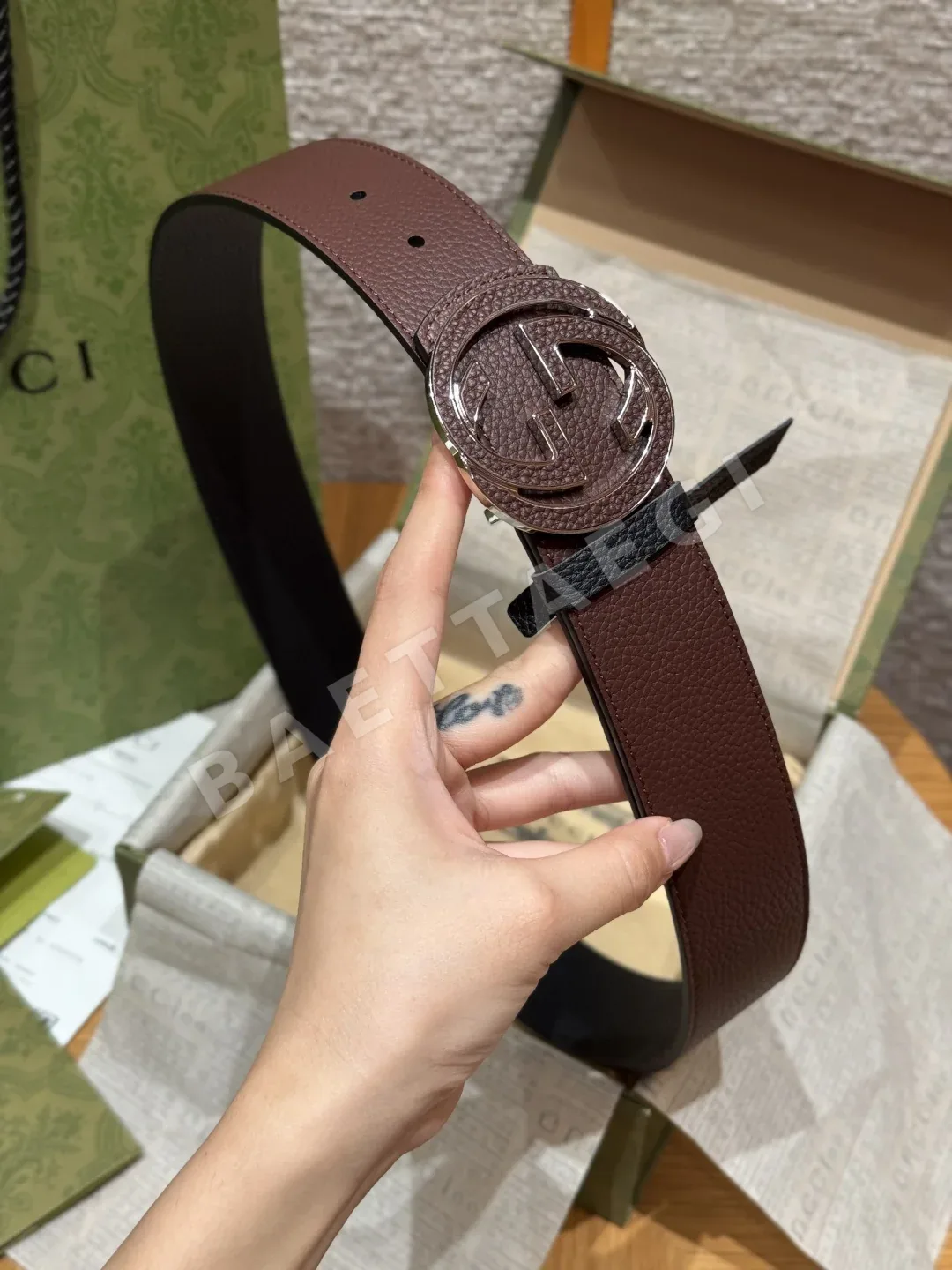 구찌 인터로킹 G 버클 양면 소가죽 벨트 상세 이미지 3