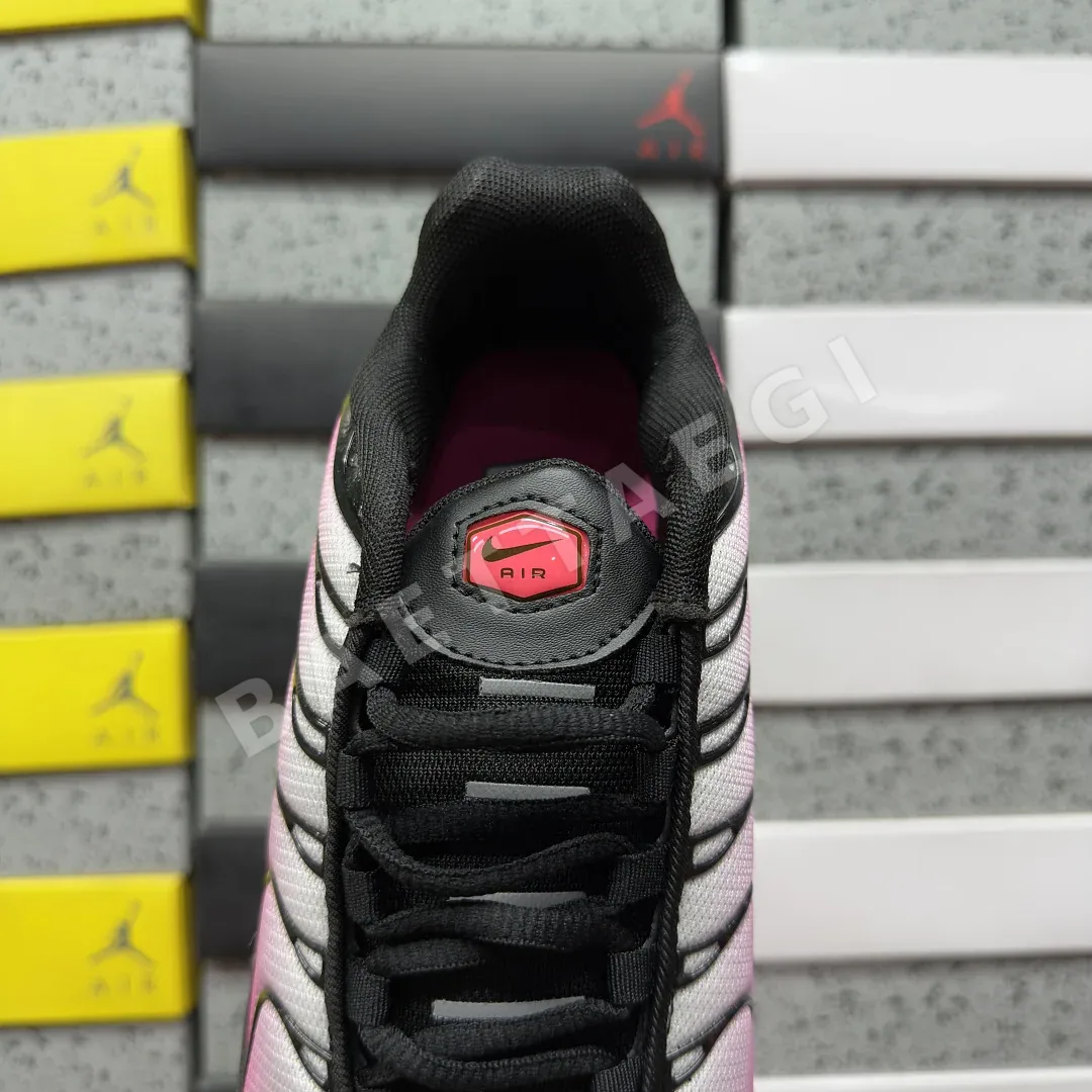 나이키 [BD] 에어 맥스 플러스 DZ3670-002 201867 Nike Air Max Plus Black Hot Punch 상세 이미지 6