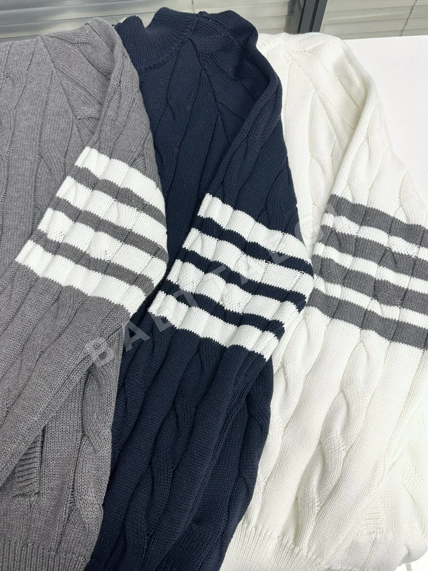 톰브라운 트위스트 지퍼 남성 자켓 상세 이미지 6