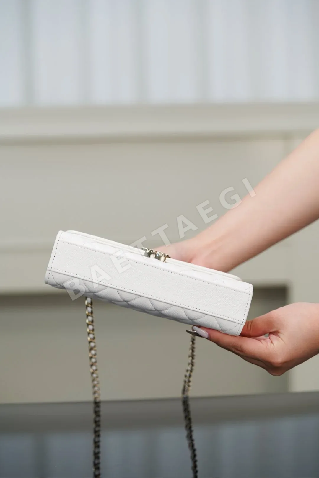 샤넬 라지 크로스핸들 가방 상세 이미지 9