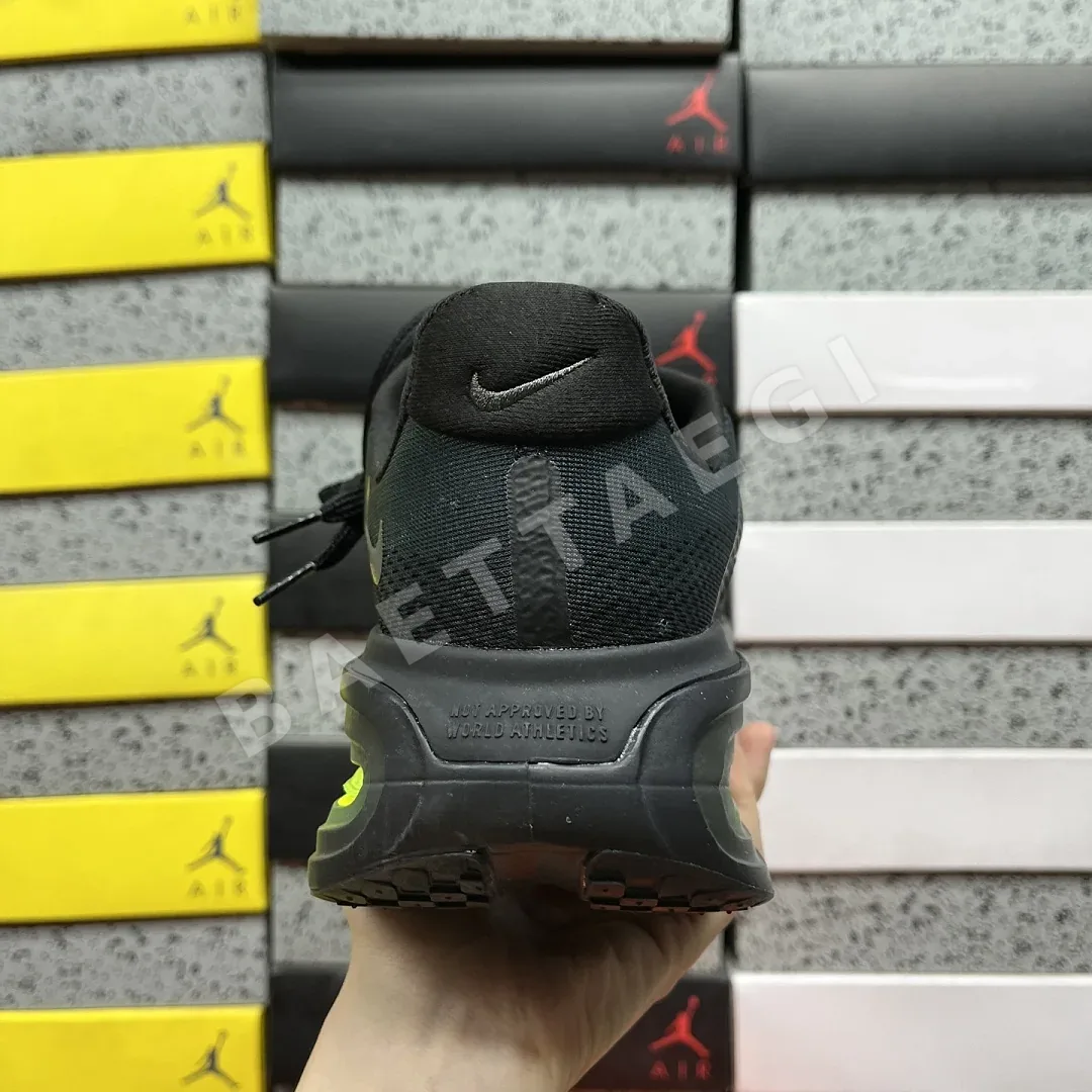 나이키 [CG] 보메로 프리미엄 HQ2050-001 201987 Nike Vomero Premium Black Volt 상세 이미지 8