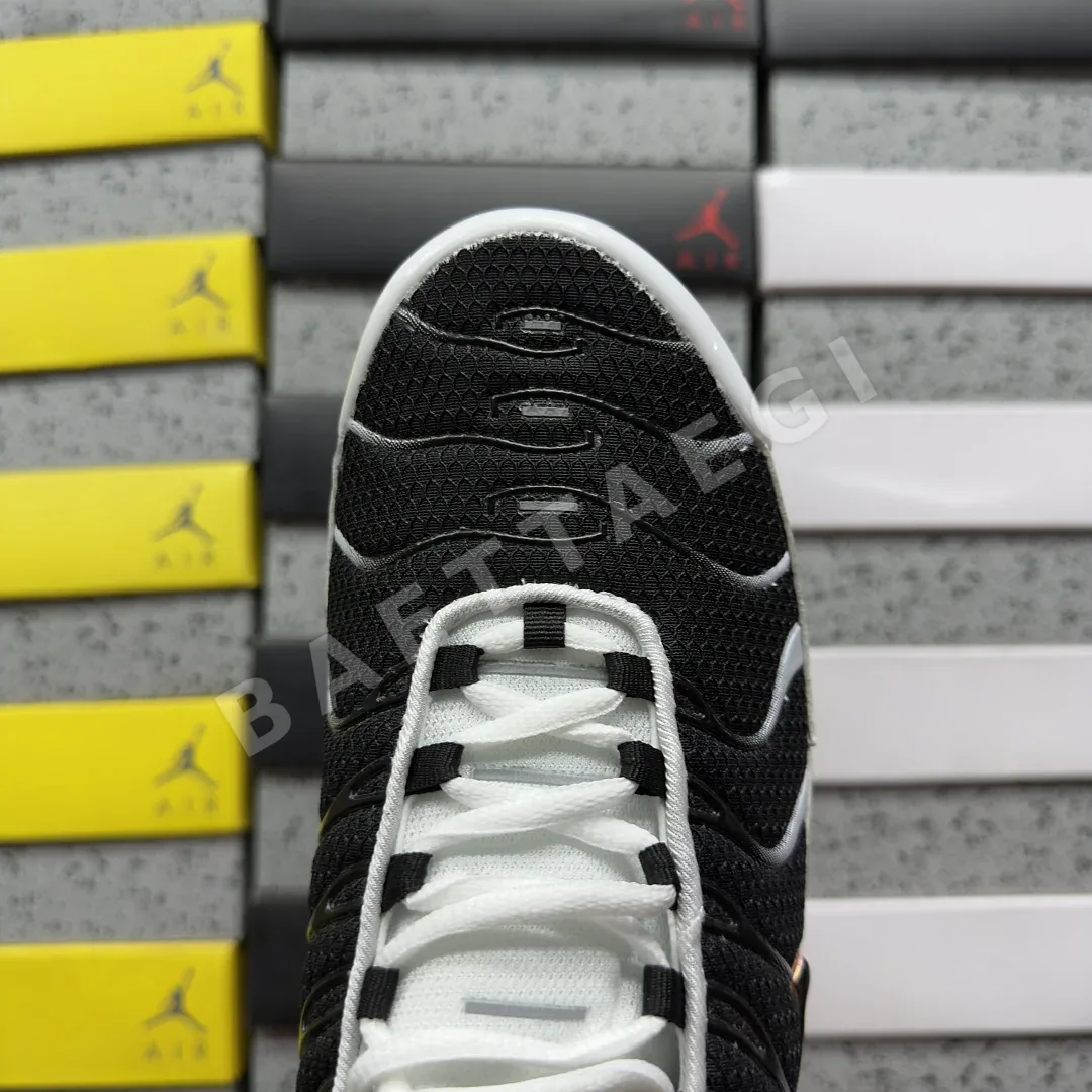 나이키 [BD] 에어 맥스 플러스 CT1094-102 201874 Nike Air Max Plus White Black Metallic 상세 이미지 2