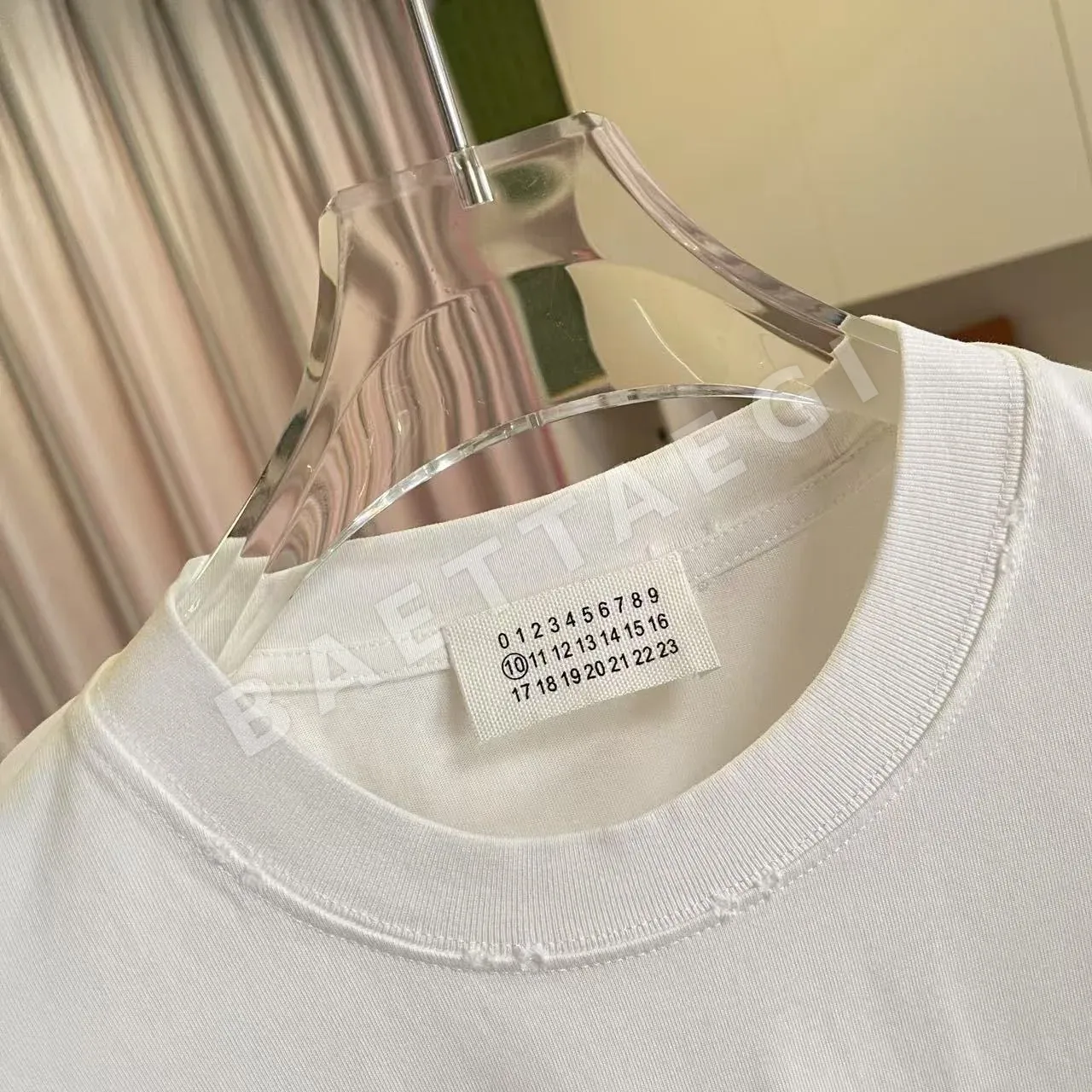 마르지엘라 워시 가공 데미지 반팔 티셔츠 상세 이미지 4