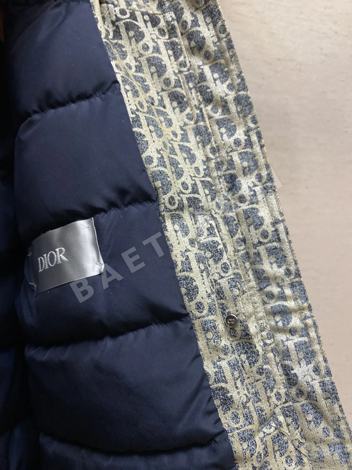 디올 로고 자카드 데님 후드 다운 자켓 상세 이미지 6