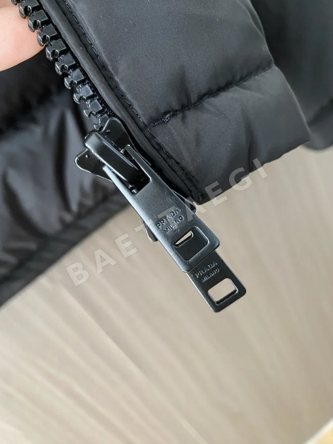 프라다 남성 다운 패딩 점퍼 상세 이미지 6