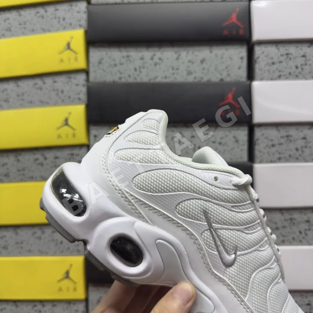 나이키 [BD] 에어 맥스 플러스 604133-139 201898 Nike Air Max Plus White 상세 이미지 3