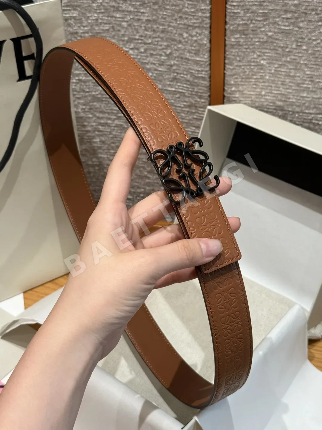 로에베 아나그램 리버서블 송아지가죽 벨트 상세 이미지 4