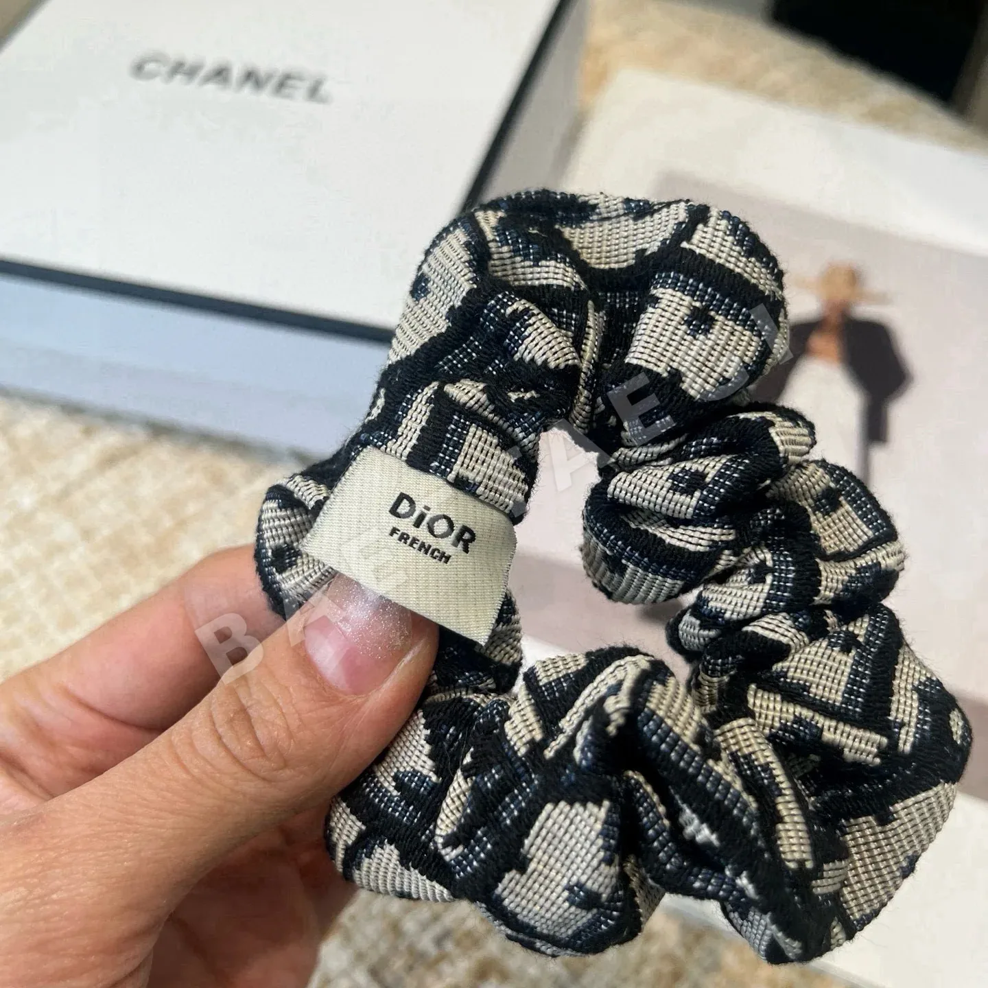 디올 CD 클래식 레터 헤어타이 상세 이미지 4