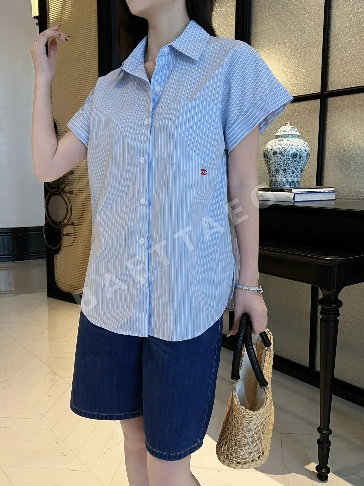 샤넬 더블 C 로고 자수 여성 반팔 티셔츠 104101