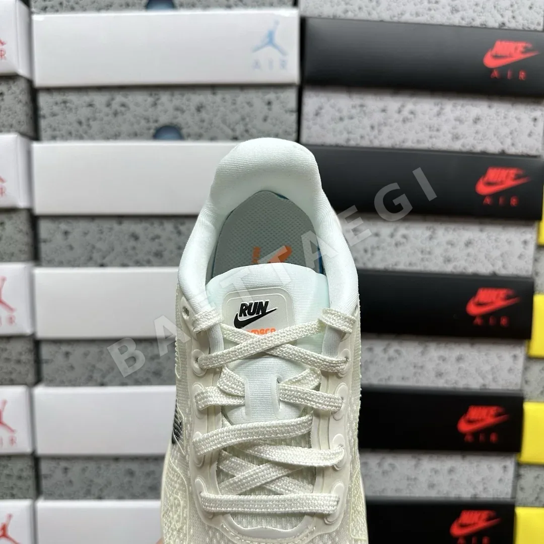 나이키 [M] 보메로 프리미엄 IQ4035-100 201652 Nike Vomero Premium Sail Coconut Milk 상세 이미지 6