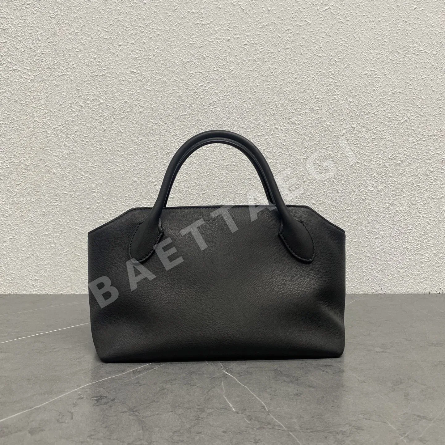 더로우 테라스 바우렛 카프스킨 핸드백 TR-049