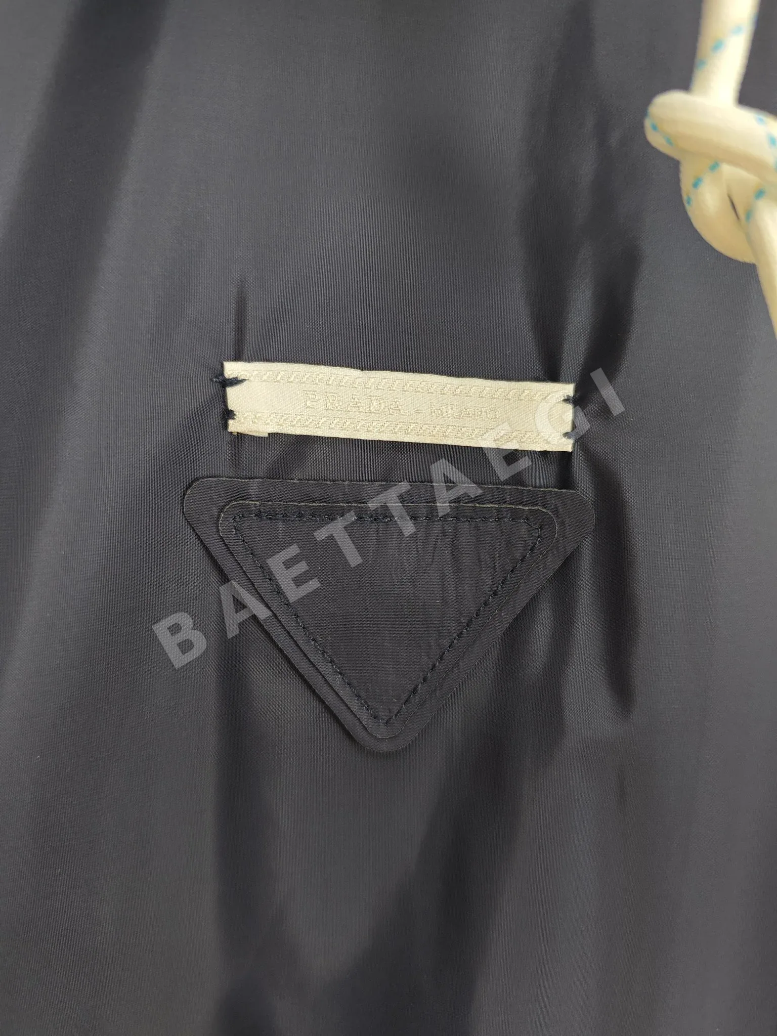 프라다 재생 나일론 후드 남성 자켓 상세 이미지 5