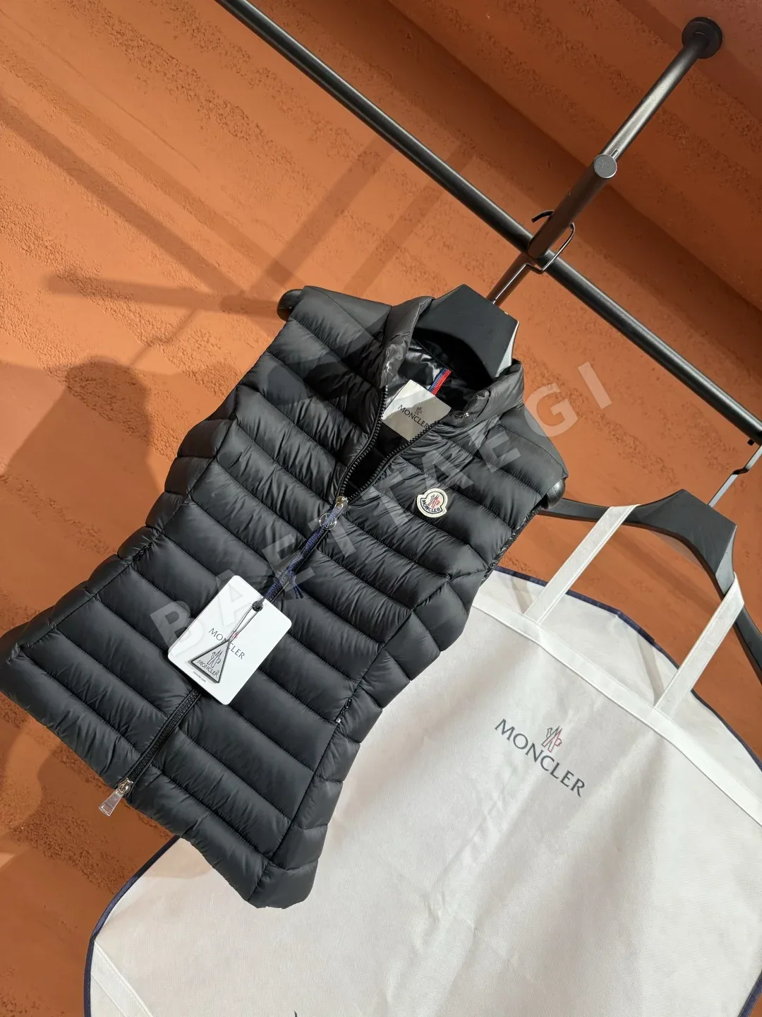 몽클레르 여성 화이트 덕다운 조끼 상세 이미지 7