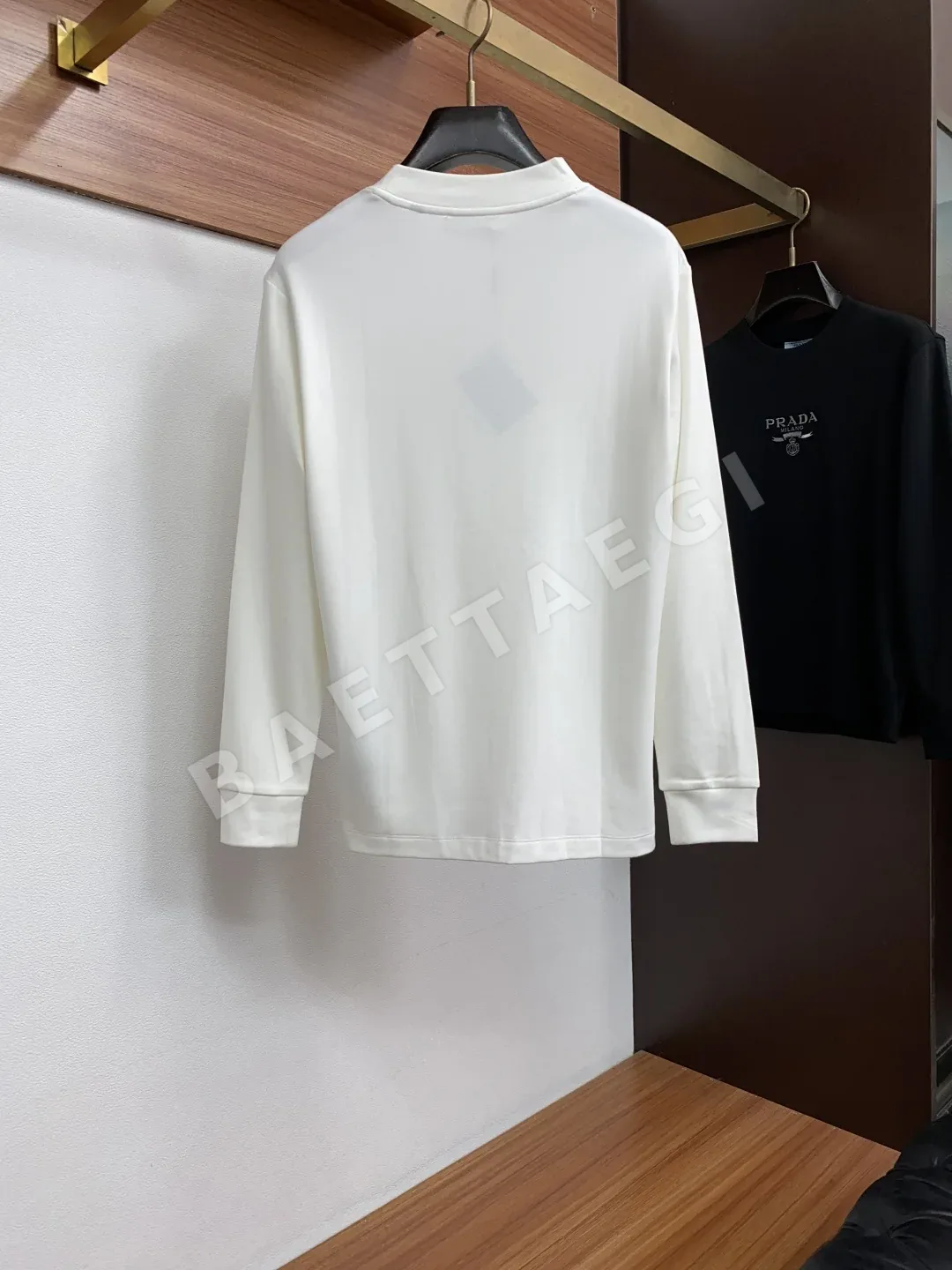 프라다 라운드넥 자수 긴팔 티셔츠 상세 이미지 9