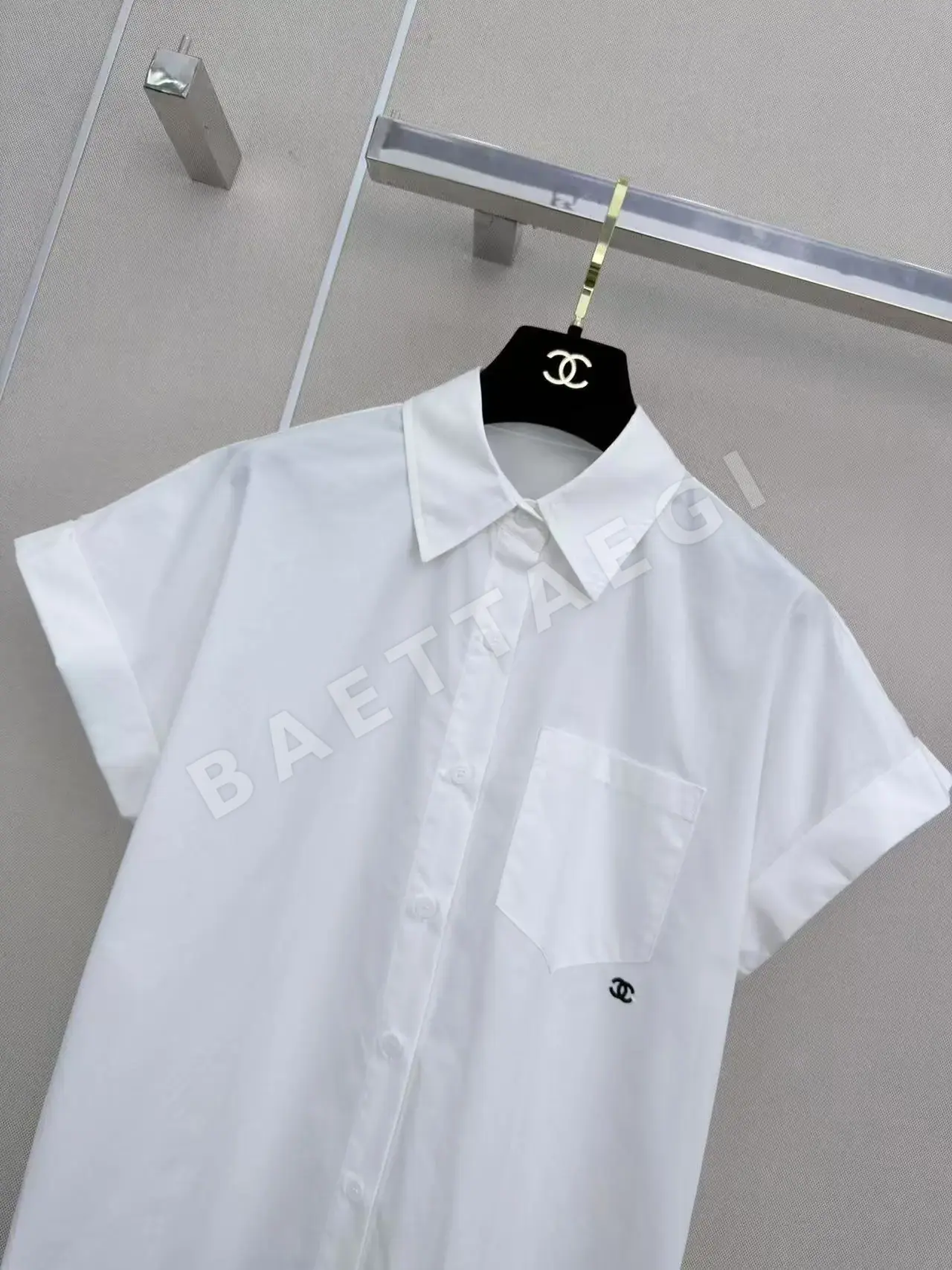 샤넬 더블 C 로고 자수 카라 반팔 티셔츠 상세 이미지 5