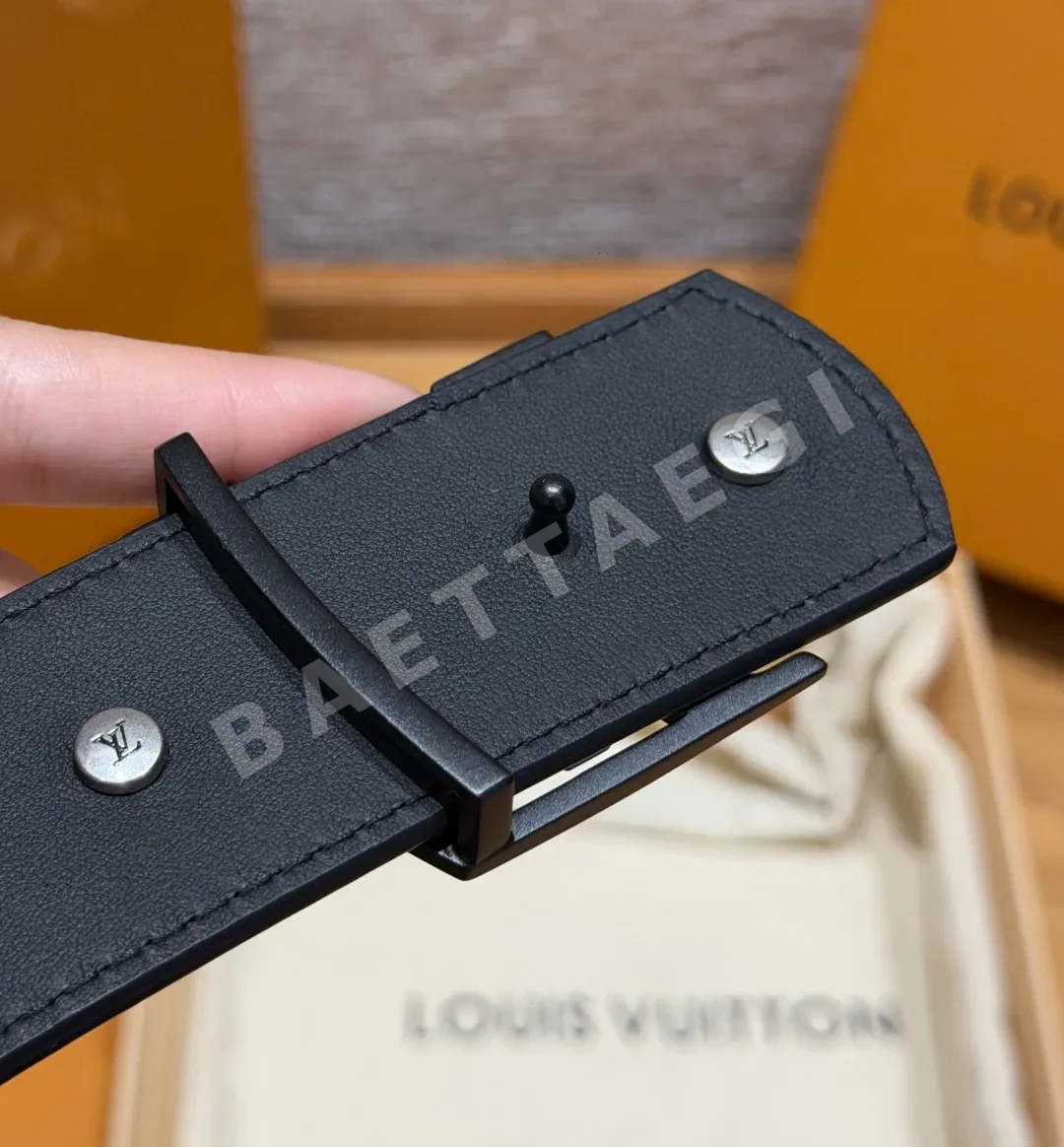 루이비통 LV 이니셜 트리옹 가죽 벨트 상세 이미지 4