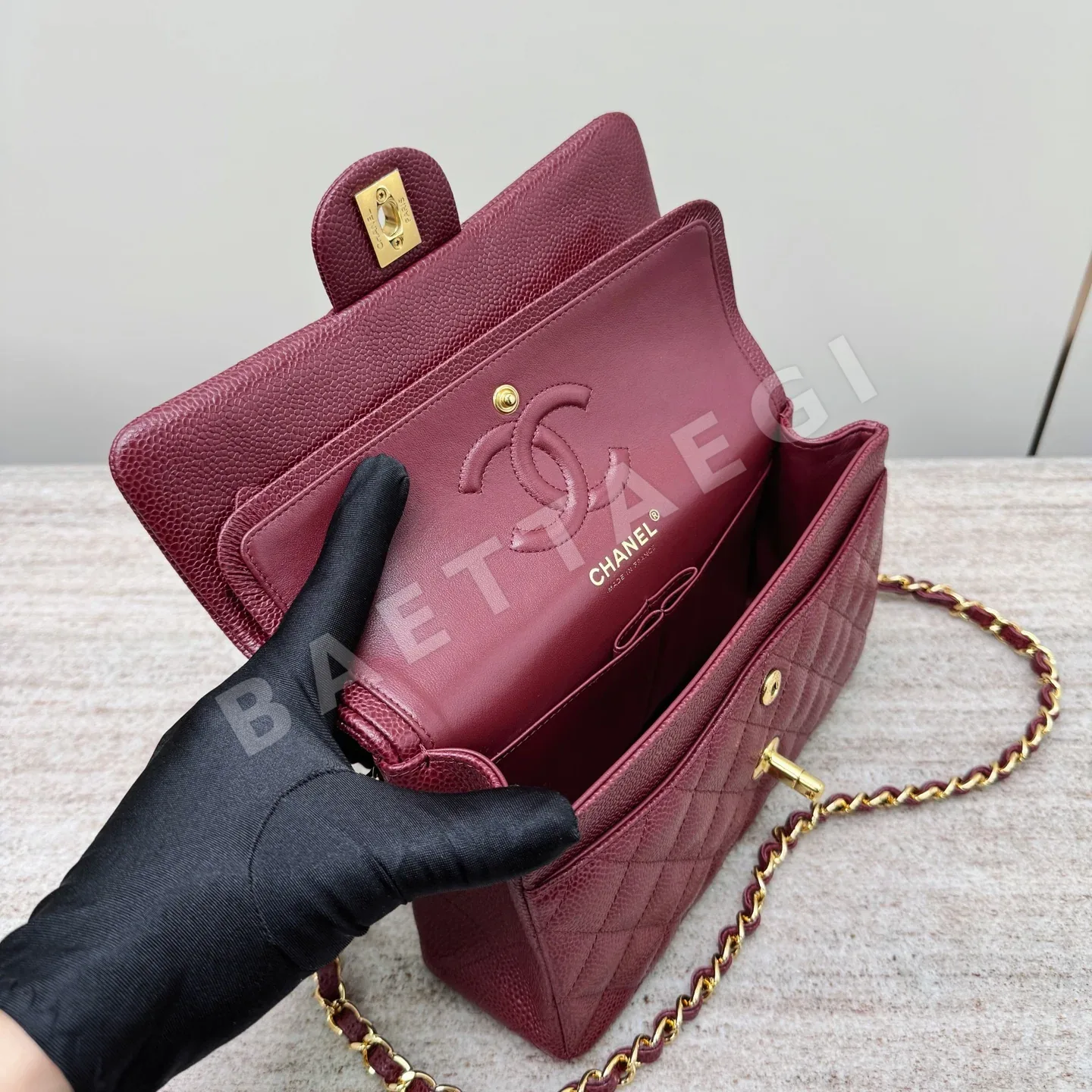 샤넬 버건디 레드 금장 가방 33243