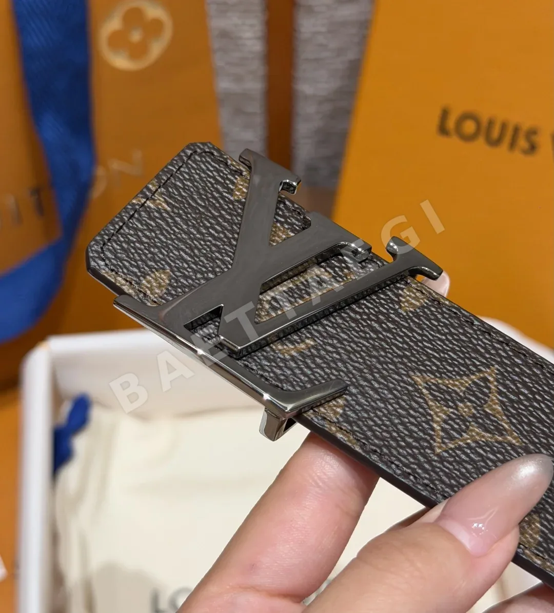 루이비통 이니셜 40mm 리버서블 벨트 상세 이미지 6