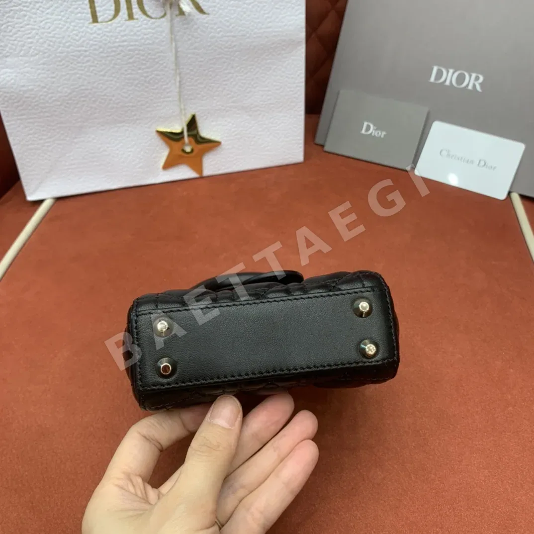 디올 레이디 마이크로 램스킨 가방 상세 이미지 3