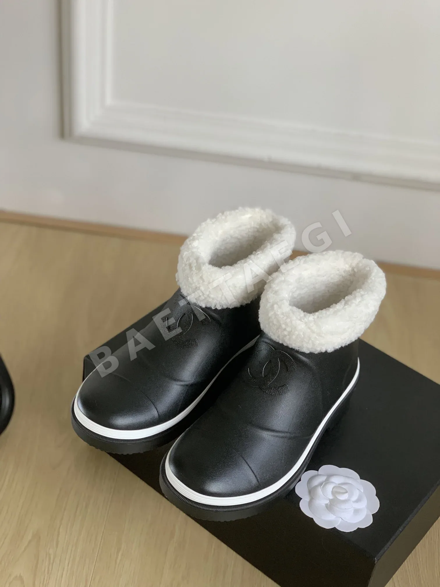 샤넬 23A 로고 레인부츠 상세 이미지 7