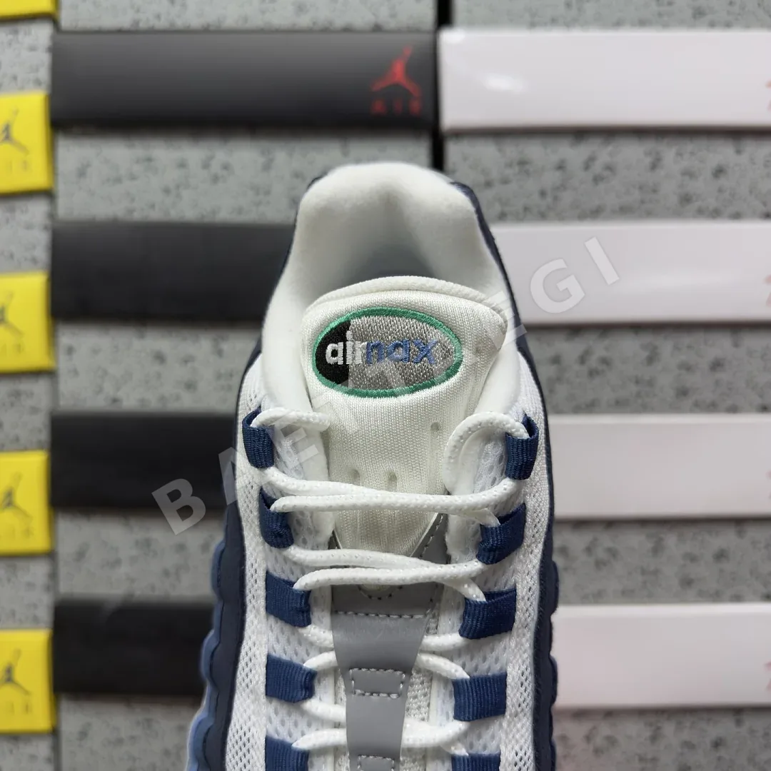 나이키 [KZ2.0] 에어 맥스 95 IH7855-100 201799 Nike Air Max 95 Big Bubble Slate 상세 이미지 3