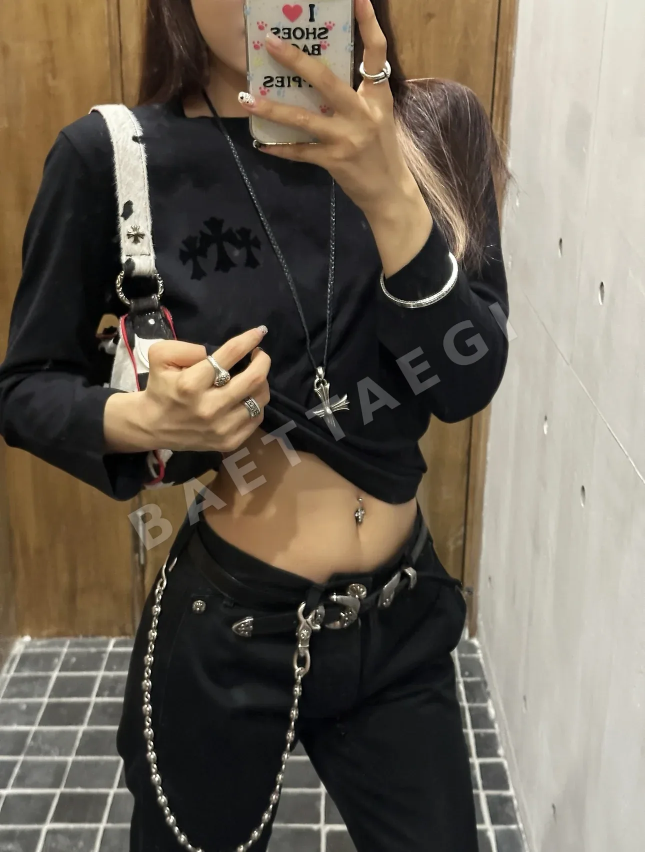 크롬하츠 플로키 로고 크루넥 긴팔 티셔츠 상세 이미지 15