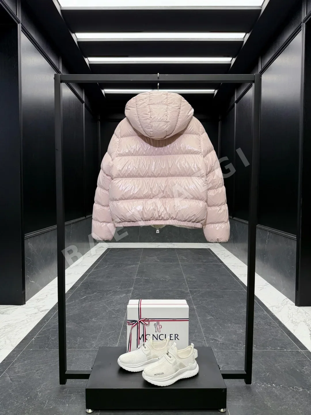 몽클레르 안드로 후드 쇼트 다운 자켓 상세 이미지 8