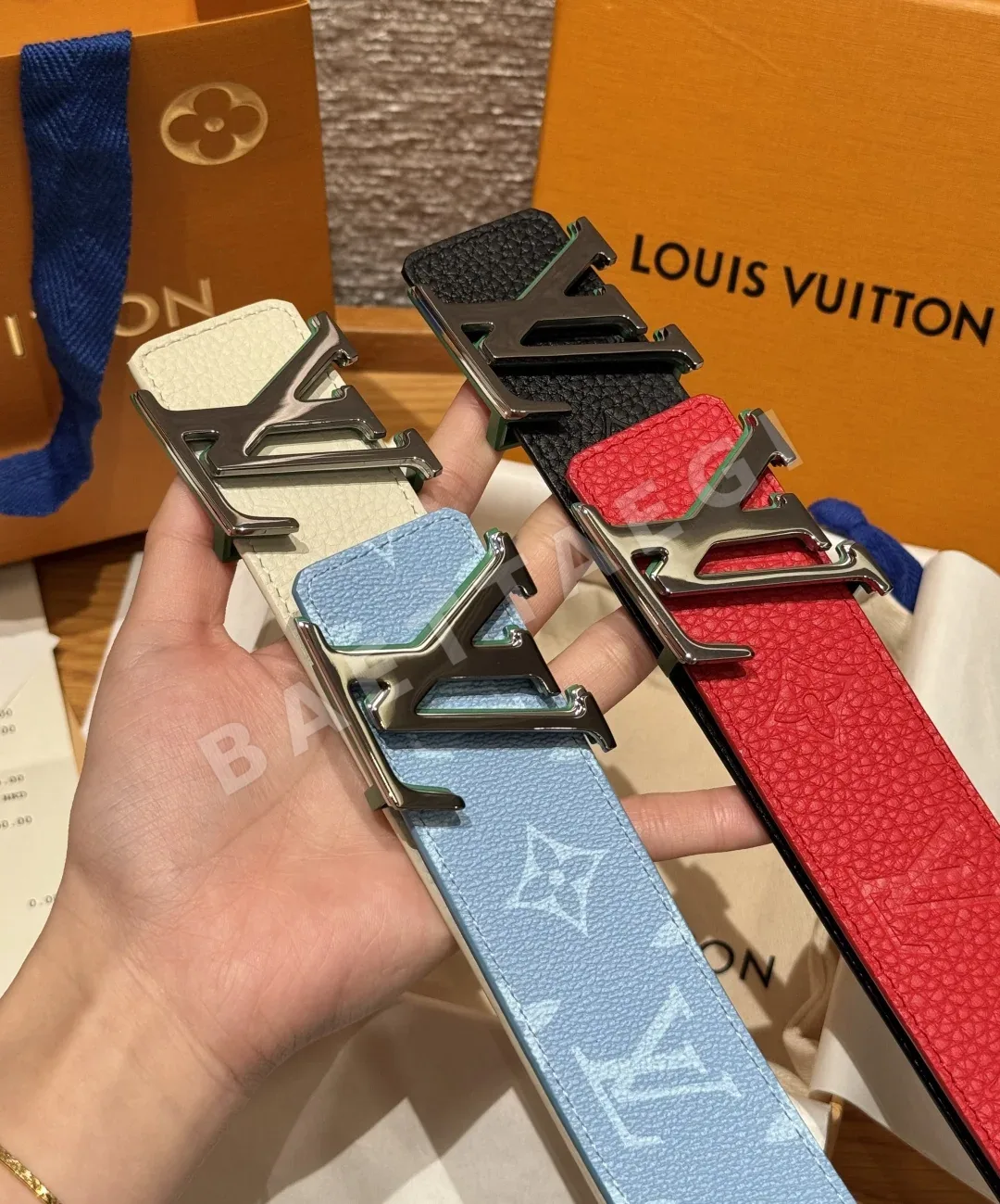 루이비통 40mm 모노그램 엠보싱 양면 소가죽 벨트 상세 이미지 4