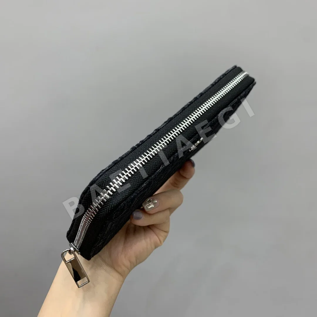 디올 클래식 블랙 모노그램 롱 지퍼 지갑 상세 이미지 5