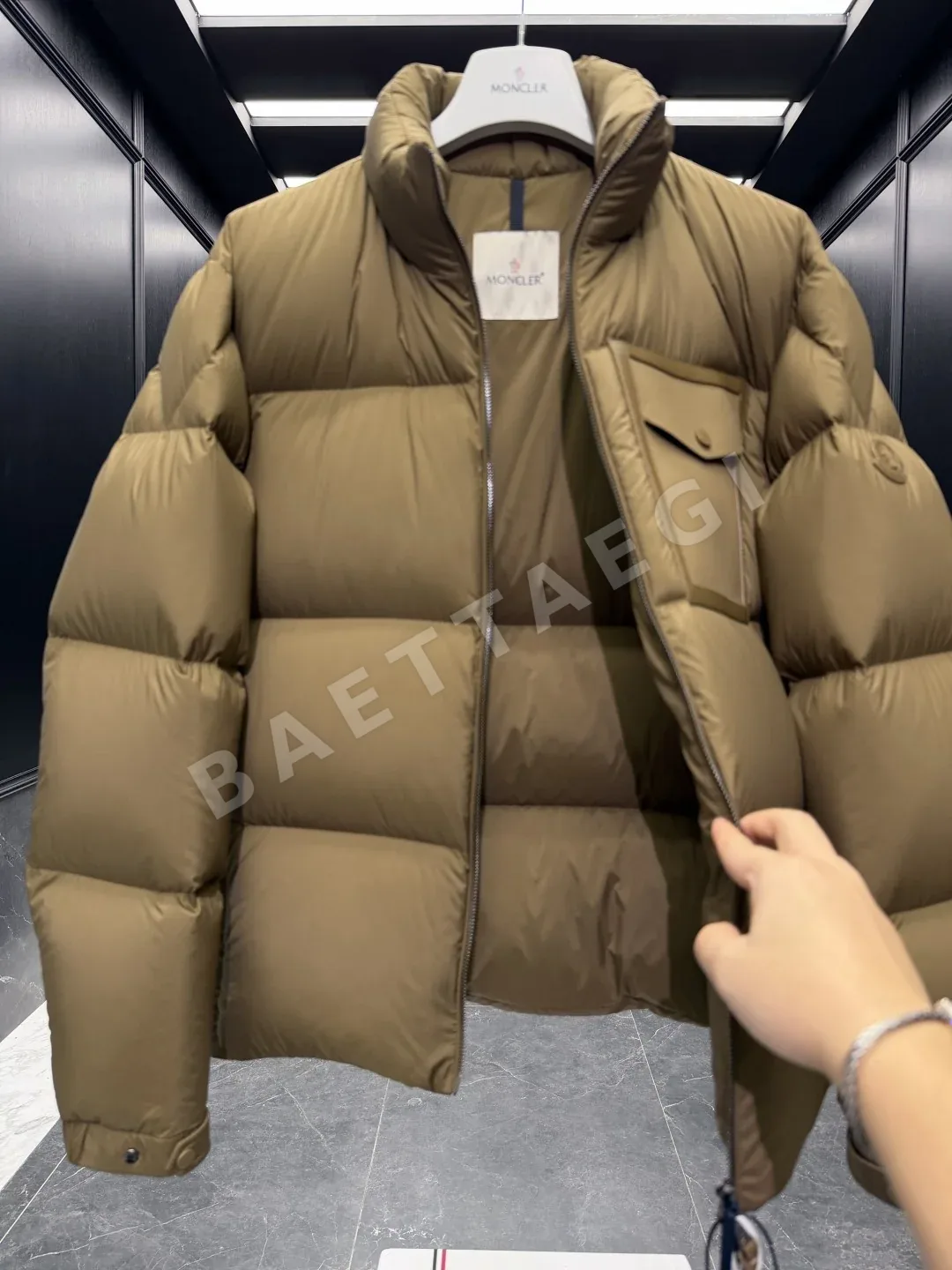몽클레르 시논 남성 스퀘어 퀼팅 숏 패딩 상세 이미지 8